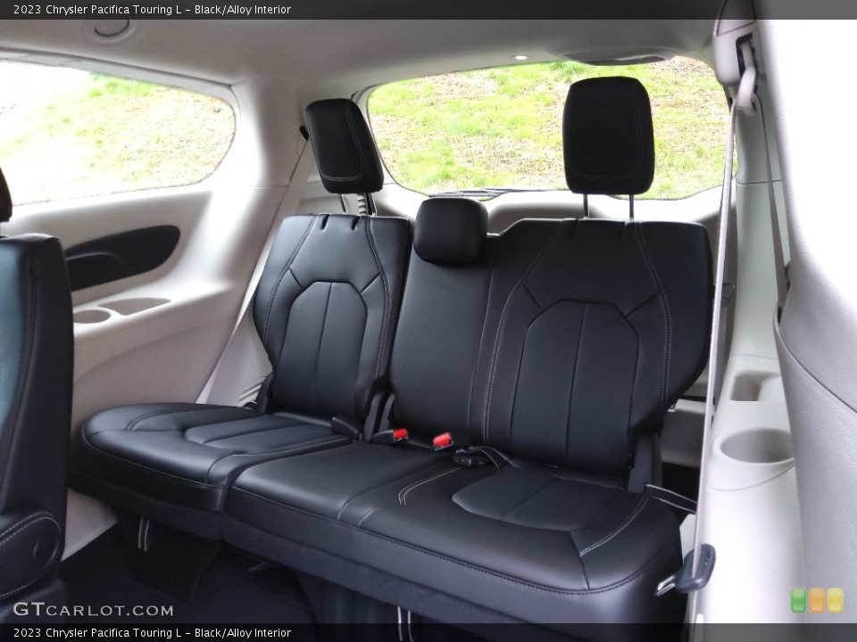 Black/Alloy Interior Rear Seat for the 2023 Chrysler Pacifica Touring L #145731820