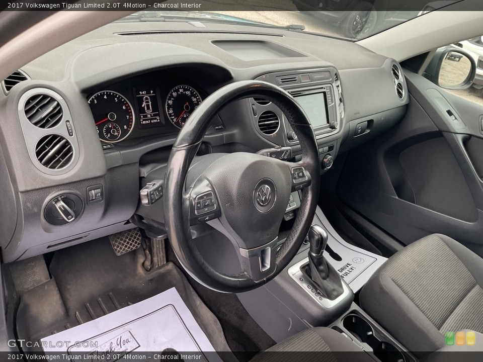 Charcoal Interior Photo for the 2017 Volkswagen Tiguan Limited 2.0T 4Motion #145733221