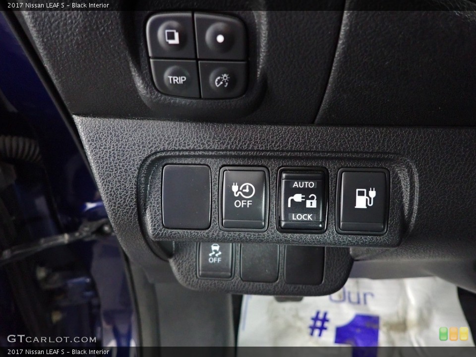 Black Interior Controls for the 2017 Nissan LEAF S #145738135