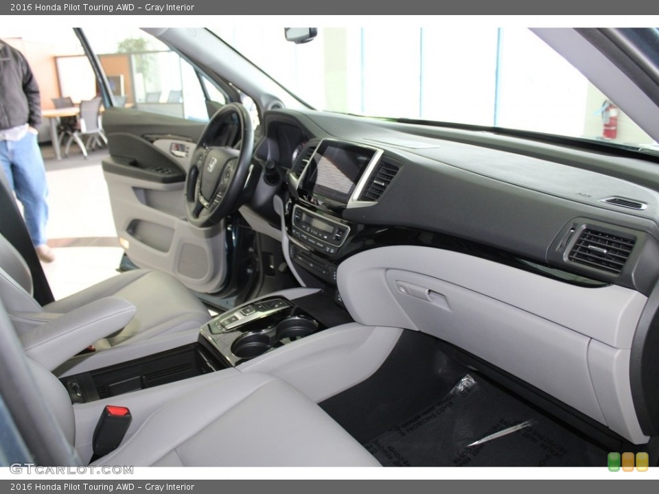 Gray Interior Dashboard for the 2016 Honda Pilot Touring AWD #145778656
