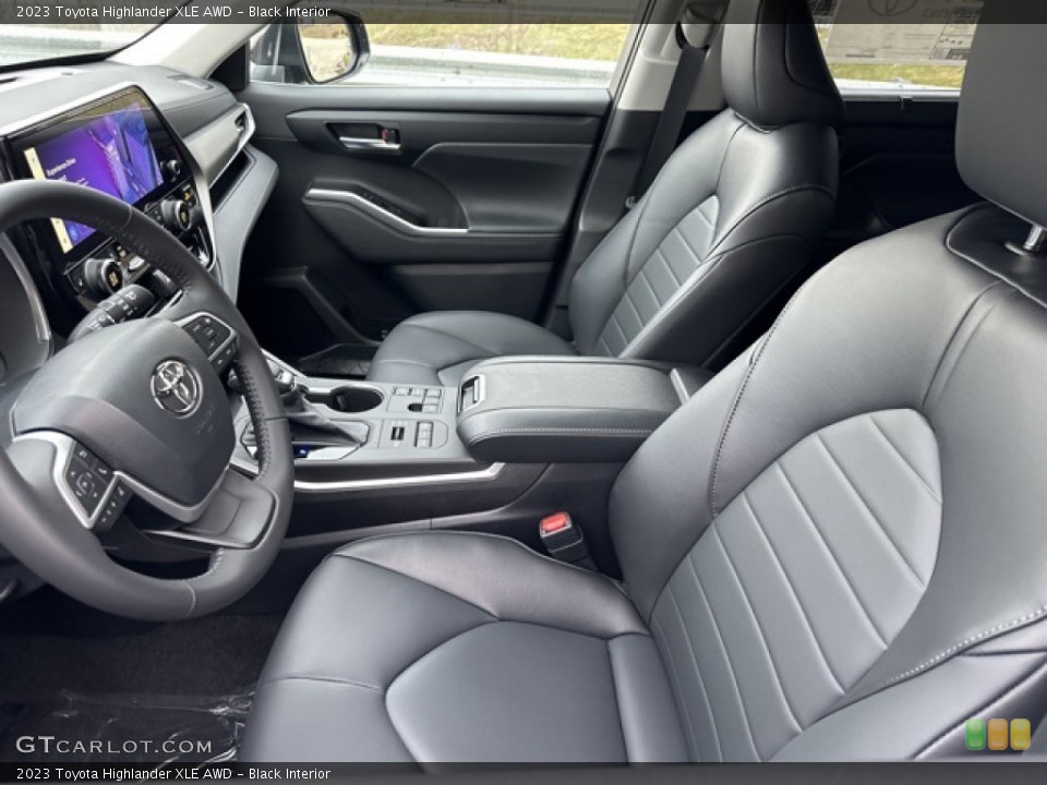 Black Interior Photo for the 2023 Toyota Highlander XLE AWD #145816910