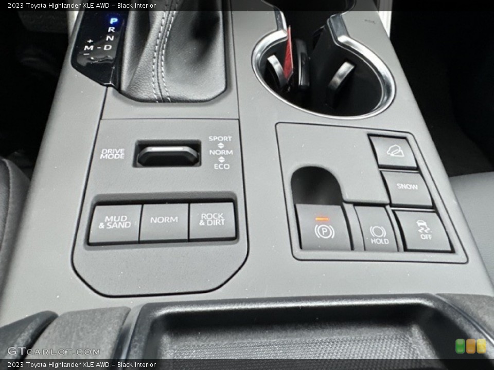 Black Interior Controls for the 2023 Toyota Highlander XLE AWD #145817105