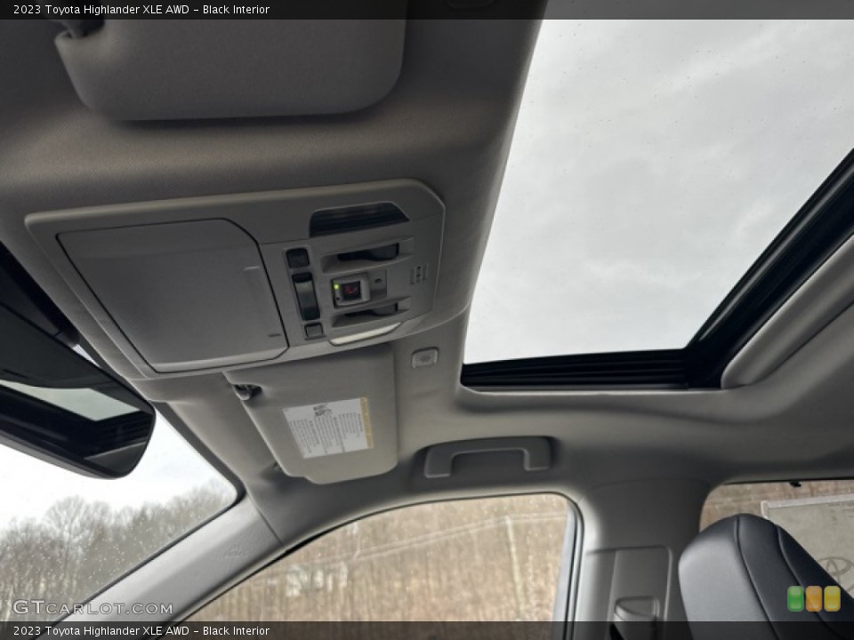 Black Interior Sunroof for the 2023 Toyota Highlander XLE AWD #145817141