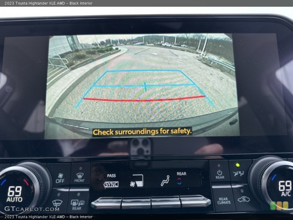Black Interior Controls for the 2023 Toyota Highlander XLE AWD #145817165
