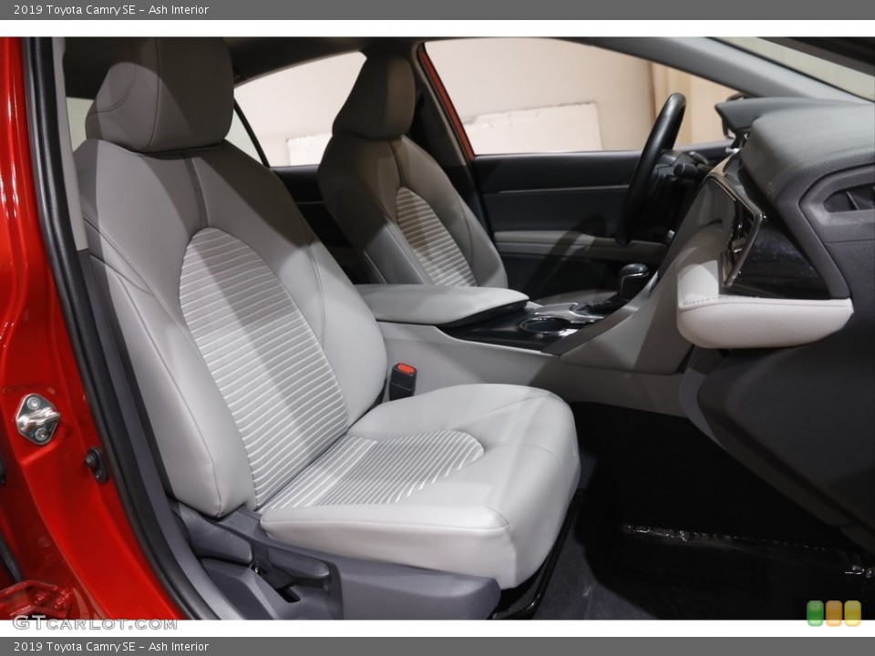 Ash Interior Photo for the 2019 Toyota Camry SE #145822832