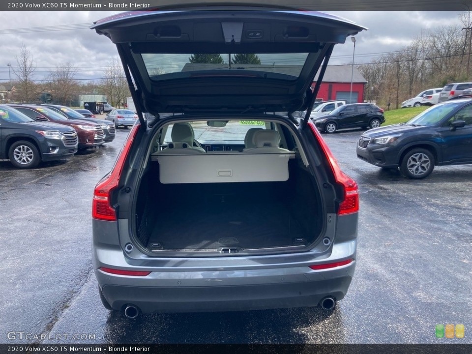 Blonde Interior Trunk for the 2020 Volvo XC60 T5 Momentum #145840592