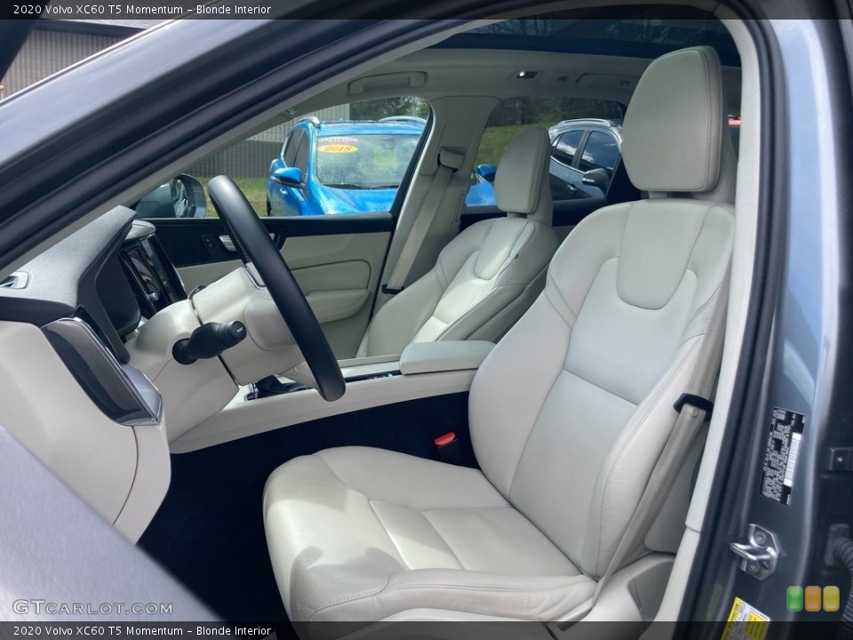 Blonde Interior Photo for the 2020 Volvo XC60 T5 Momentum #145840703