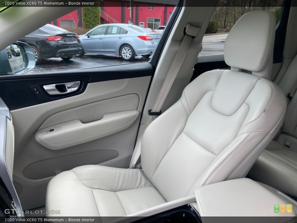 Blonde Interior Front Seat for the 2020 Volvo XC60 T5 Momentum #145840718