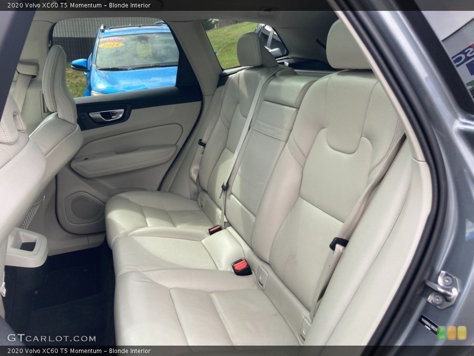 Blonde Interior Rear Seat for the 2020 Volvo XC60 T5 Momentum #145840748