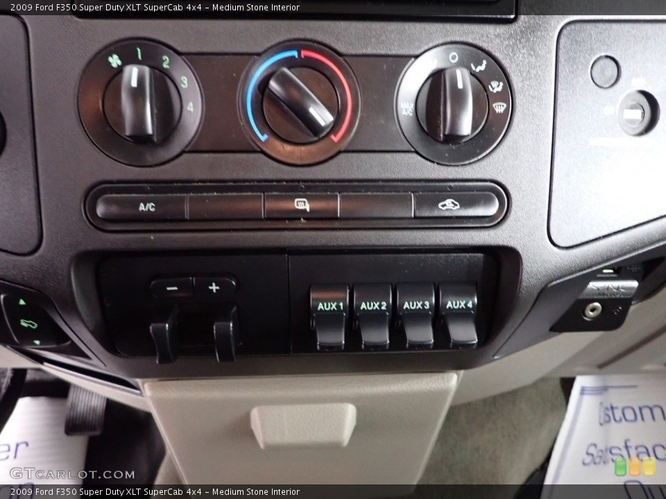 Medium Stone Interior Controls for the 2009 Ford F350 Super Duty XLT SuperCab 4x4 #145865782