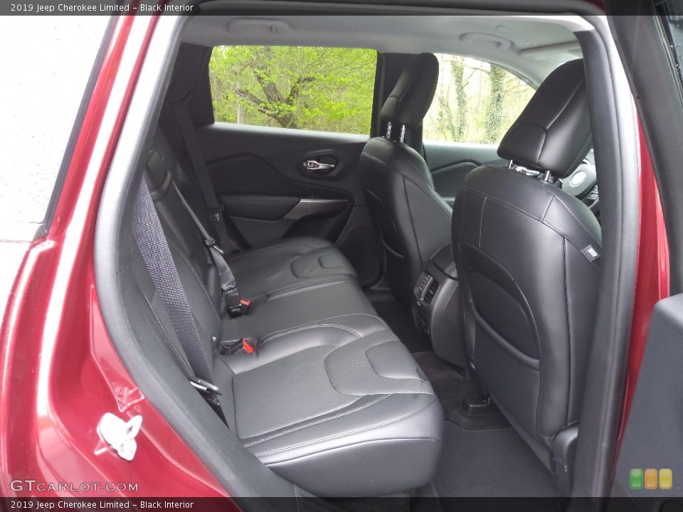 Black Interior Rear Seat for the 2019 Jeep Cherokee Limited #145870591