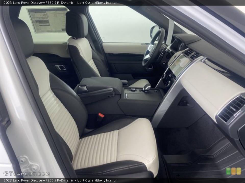 Light Oyster/Ebony 2023 Land Rover Discovery Interiors