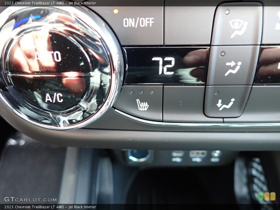 Jet Black Interior Controls for the 2023 Chevrolet TrailBlazer LT AWD #145877512