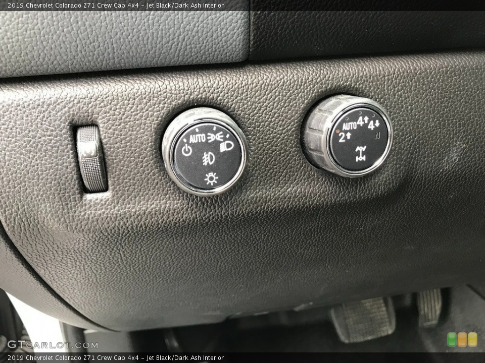 Jet Black/Dark Ash Interior Controls for the 2019 Chevrolet Colorado Z71 Crew Cab 4x4 #145904138