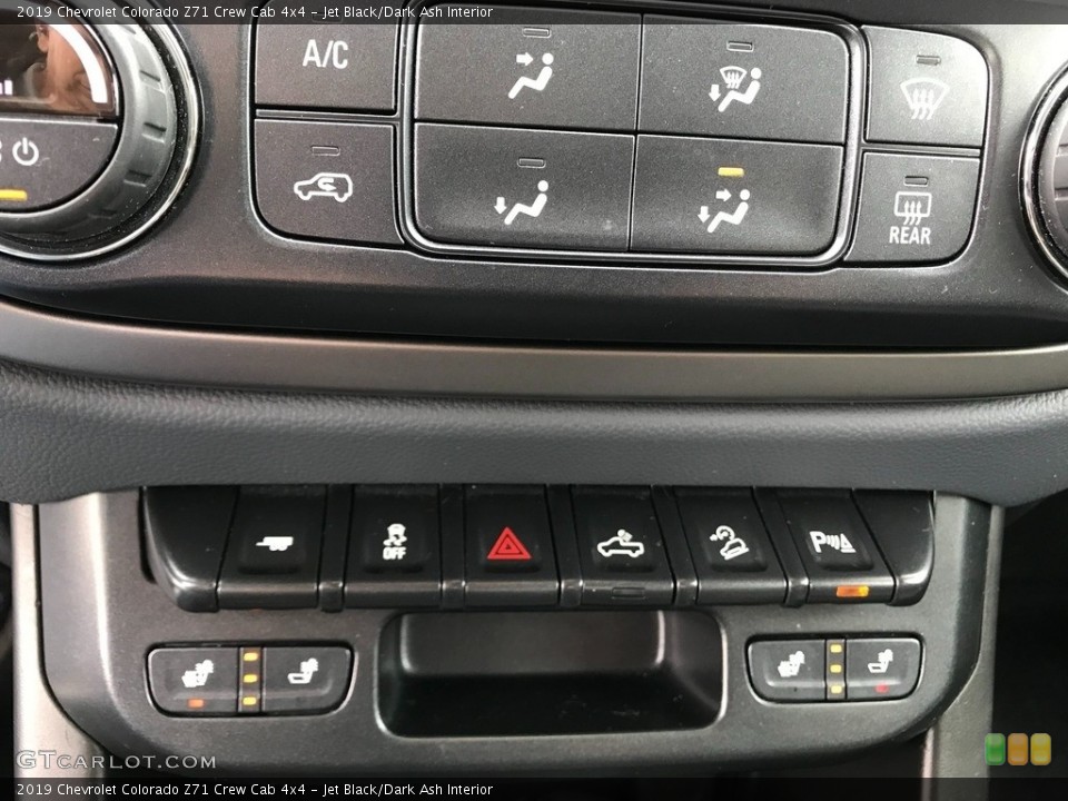 Jet Black/Dark Ash Interior Controls for the 2019 Chevrolet Colorado Z71 Crew Cab 4x4 #145904303