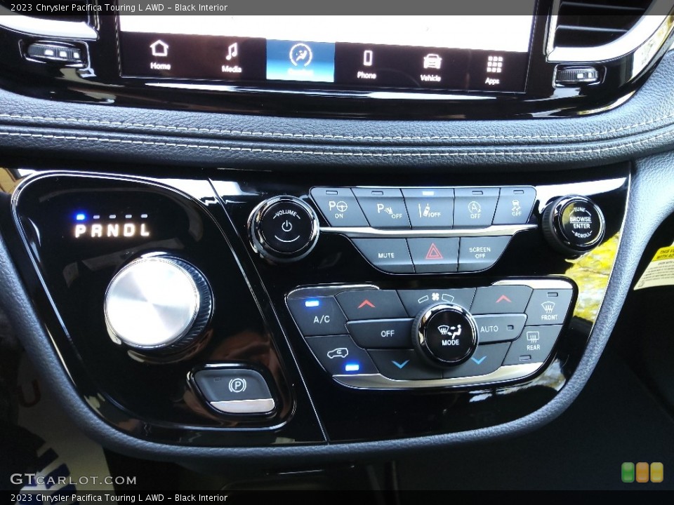 Black Interior Controls for the 2023 Chrysler Pacifica Touring L AWD #145922215