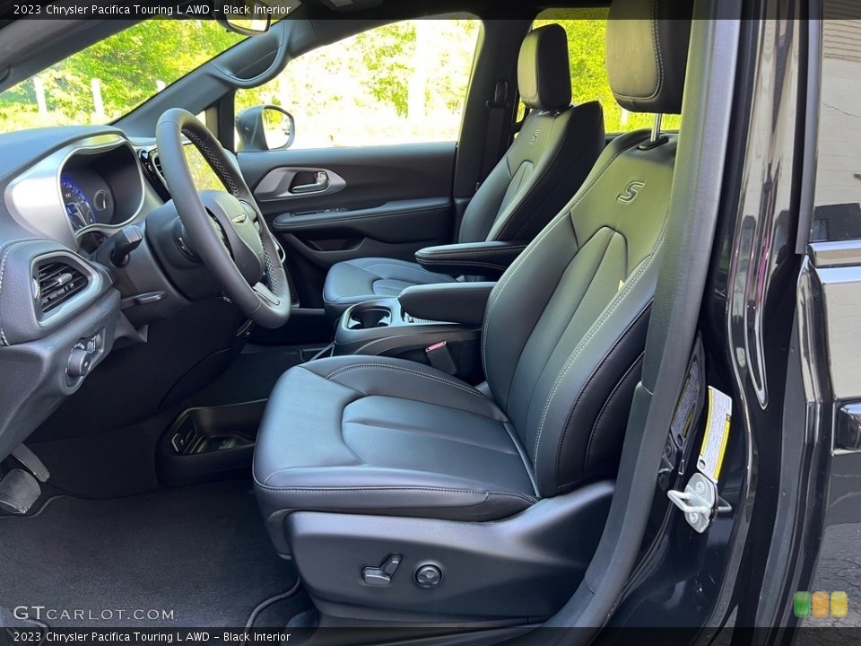 Black Interior Front Seat for the 2023 Chrysler Pacifica Touring L AWD #145975685
