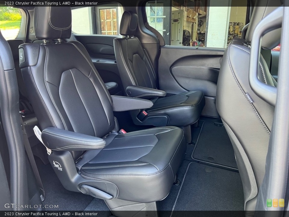 Black Interior Rear Seat for the 2023 Chrysler Pacifica Touring L AWD #145975787