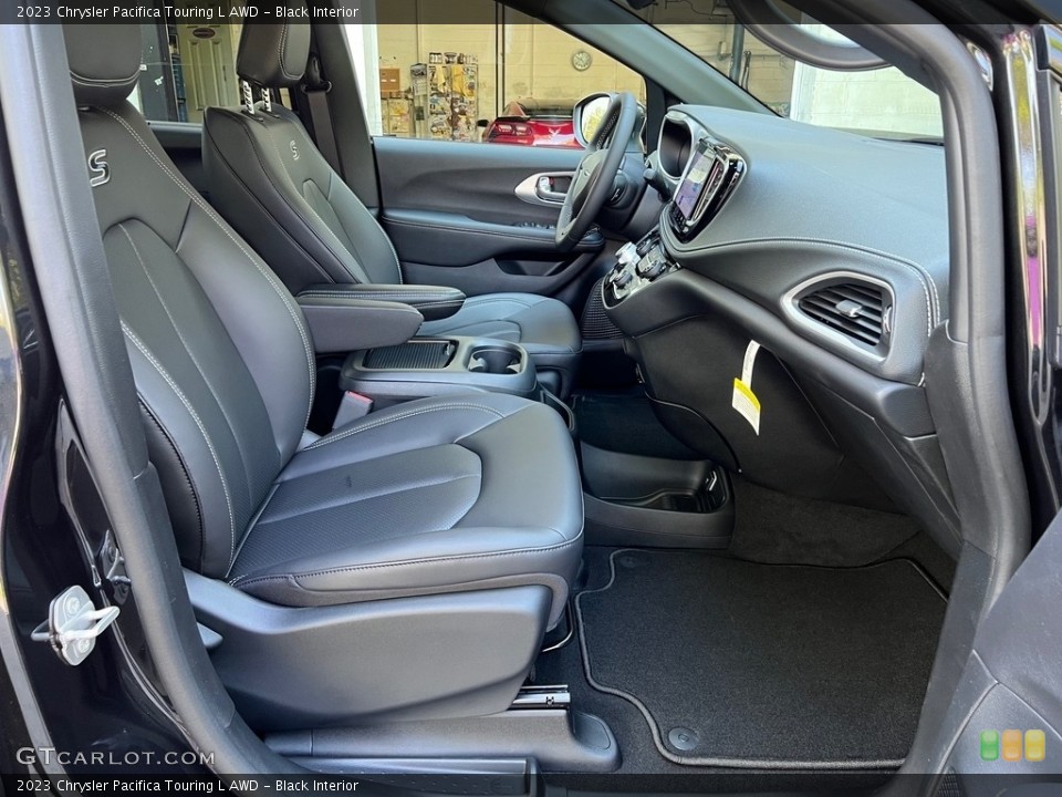 Black Interior Front Seat for the 2023 Chrysler Pacifica Touring L AWD #145975805