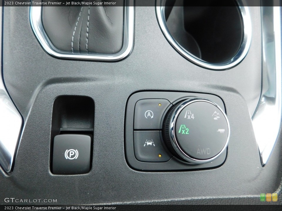 Jet Black/Maple Sugar Interior Controls for the 2023 Chevrolet Traverse Premier #145977179