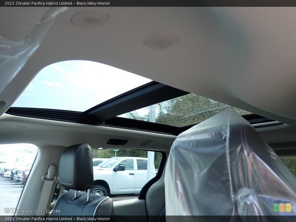 Black/Alloy Interior Sunroof for the 2023 Chrysler Pacifica Hybrid Limited #146010958