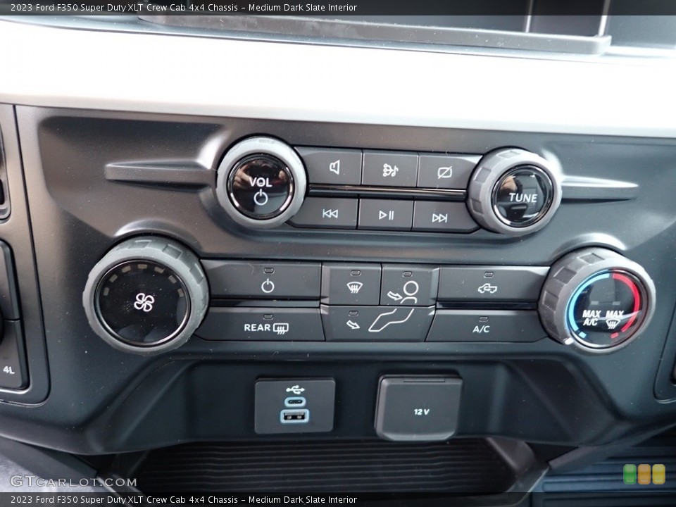 Medium Dark Slate Interior Controls for the 2023 Ford F350 Super Duty XLT Crew Cab 4x4 Chassis #146018049
