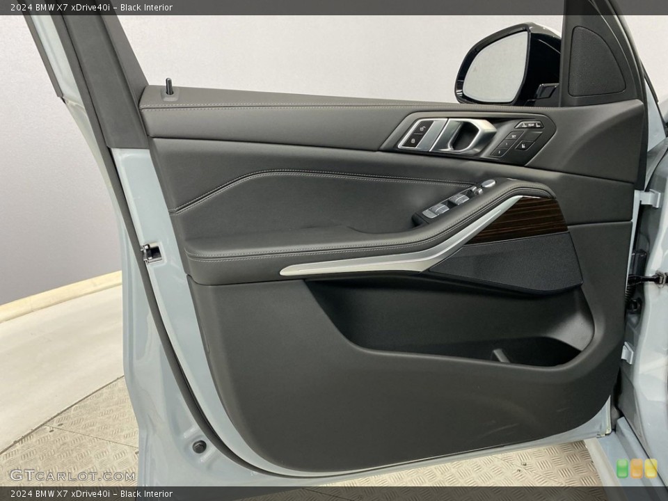 Black Interior Door Panel for the 2024 BMW X7 xDrive40i #146027324