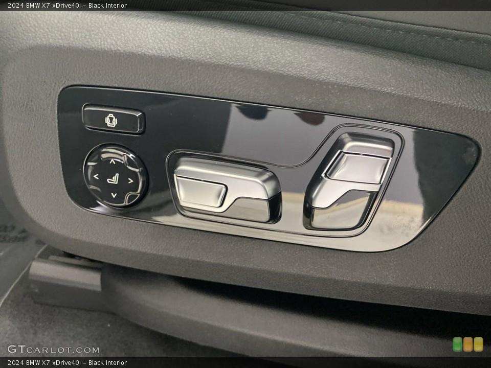 Black Interior Controls for the 2024 BMW X7 xDrive40i #146027354