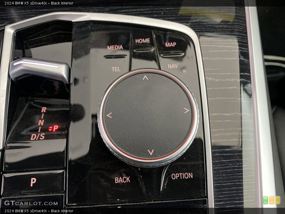 Black Interior Controls for the 2024 BMW X5 sDrive40i #146033345