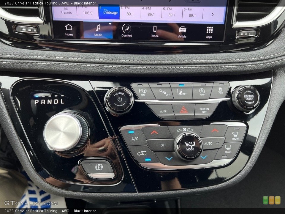 Black Interior Controls for the 2023 Chrysler Pacifica Touring L AWD #146034208