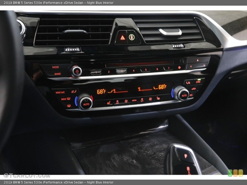 Night Blue Interior Controls for the 2019 BMW 5 Series 530e iPerformance xDrive Sedan #146050665
