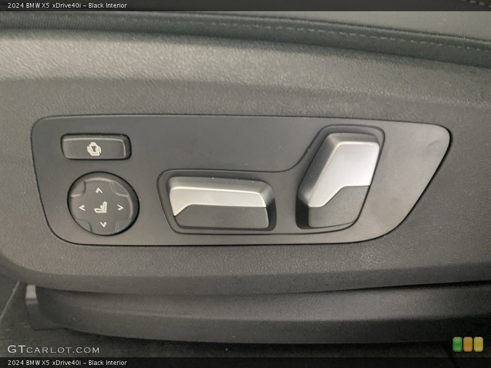 Black Interior Controls for the 2024 BMW X5 xDrive40i #146062604