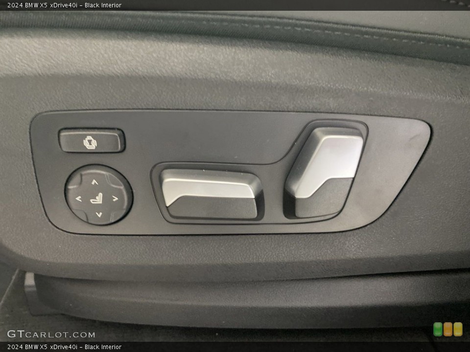 Black Interior Controls for the 2024 BMW X5 xDrive40i #146062604