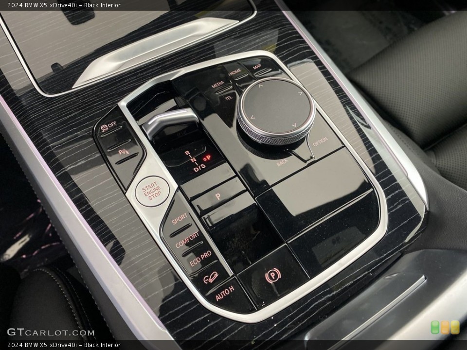 Black Interior Controls for the 2024 BMW X5 xDrive40i #146062736