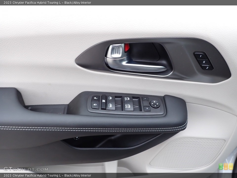 Black/Alloy Interior Door Panel for the 2023 Chrysler Pacifica Hybrid Touring L #146064512