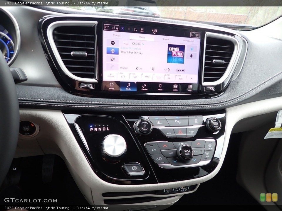 Black/Alloy Interior Controls for the 2023 Chrysler Pacifica Hybrid Touring L #146064593