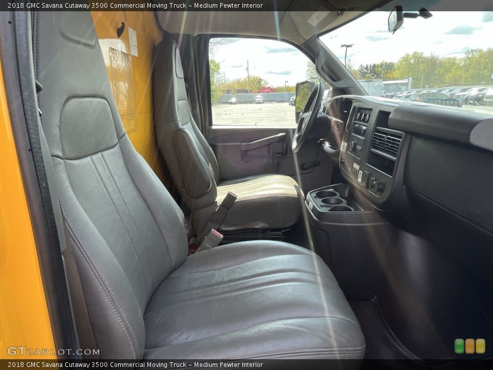 Medium Pewter 2018 GMC Savana Cutaway Interiors