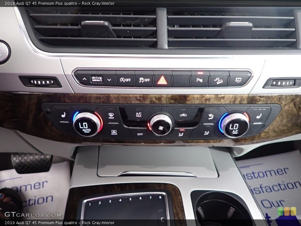 Rock Gray Interior Controls for the 2019 Audi Q7 45 Premium Plus quattro #146101228