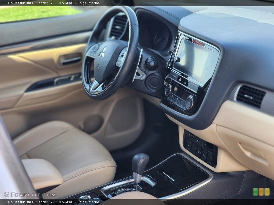 Beige Interior Photo for the 2019 Mitsubishi Outlander GT 3.0 S-AWC #146115557