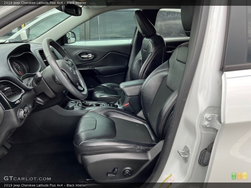 Black Interior Photo for the 2019 Jeep Cherokee Latitude Plus 4x4 #146122709