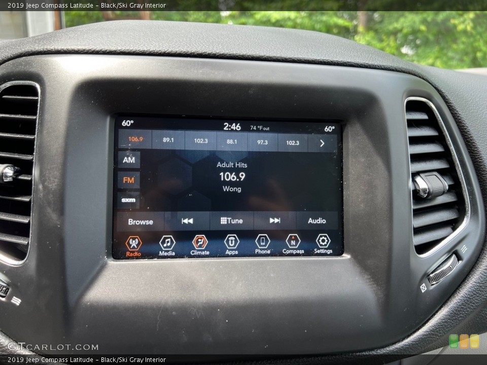 Black/Ski Gray Interior Controls for the 2019 Jeep Compass Latitude #146123720