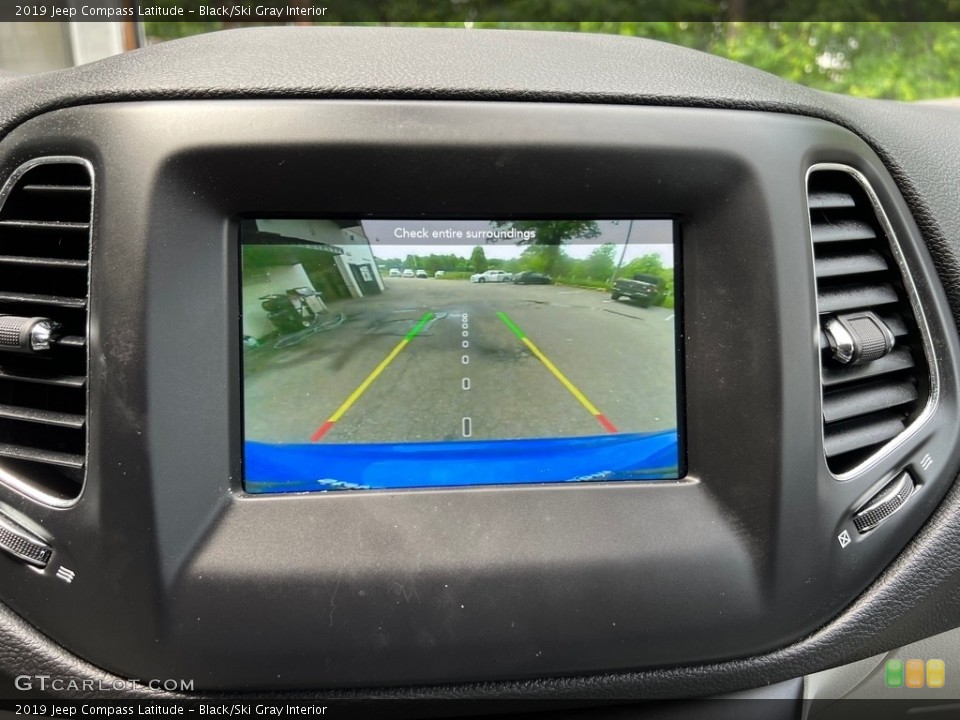 Black/Ski Gray Interior Controls for the 2019 Jeep Compass Latitude #146123753