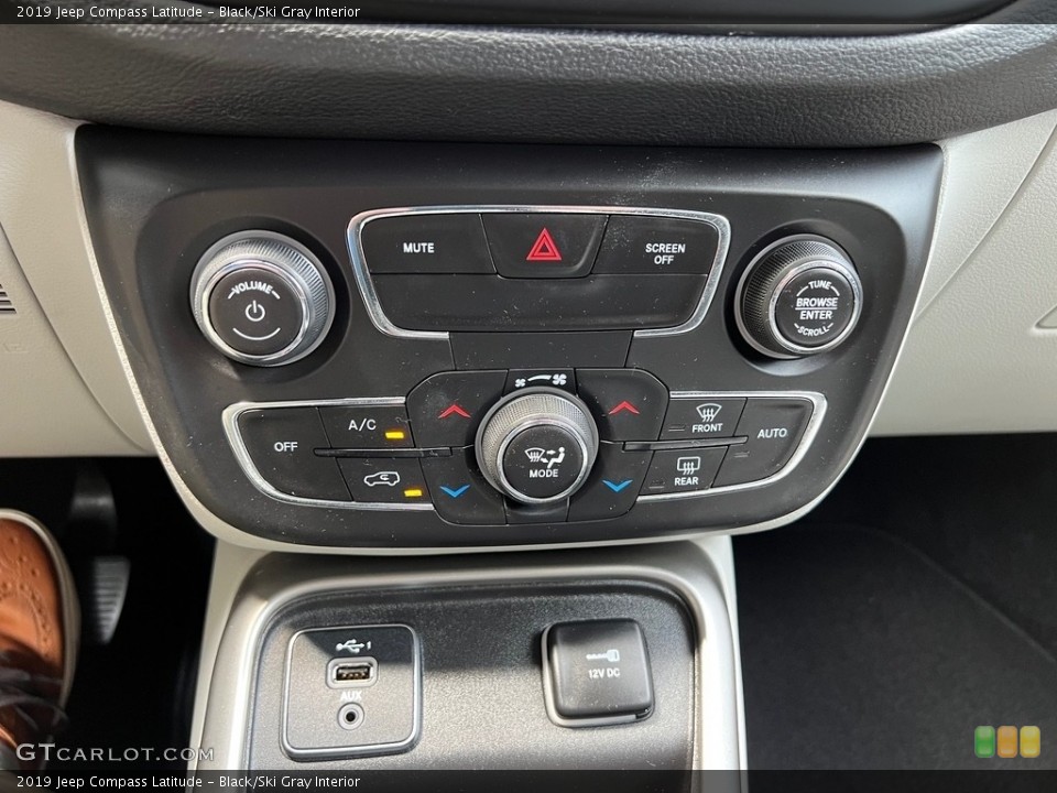 Black/Ski Gray Interior Controls for the 2019 Jeep Compass Latitude #146123783