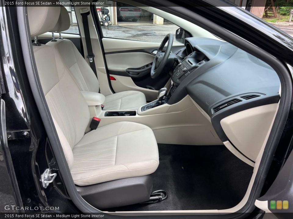 Medium Light Stone Interior Front Seat for the 2015 Ford Focus SE Sedan #146148615