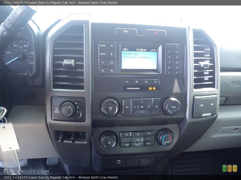 Medium Earth Gray Interior Controls for the 2021 Ford F250 Super Duty XL Regular Cab 4x4 #146152839
