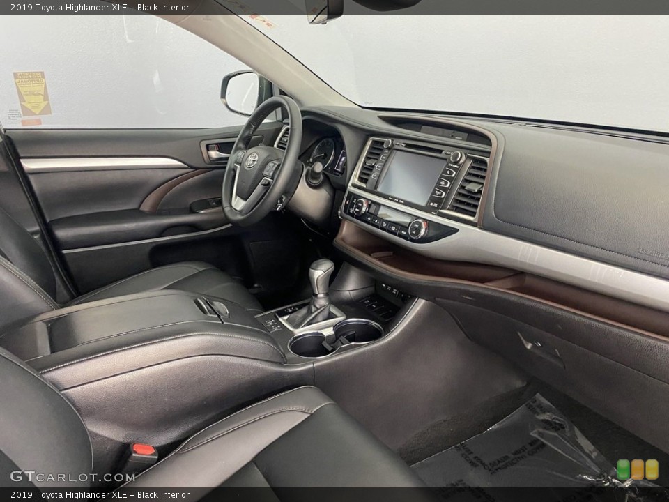 Black Interior Dashboard for the 2019 Toyota Highlander XLE #146158536