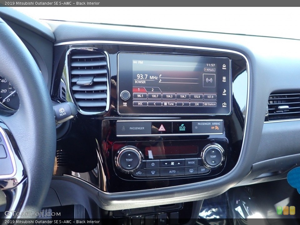 Black Interior Controls for the 2019 Mitsubishi Outlander SE S-AWC #146162052