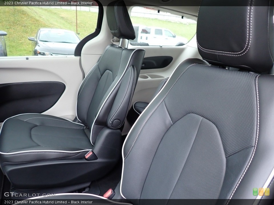 Black Interior Front Seat for the 2023 Chrysler Pacifica Hybrid Limited #146185368