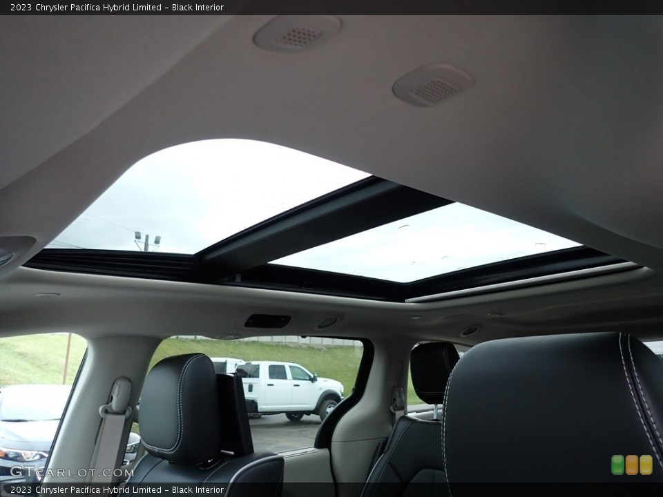 Black Interior Sunroof for the 2023 Chrysler Pacifica Hybrid Limited #146185503