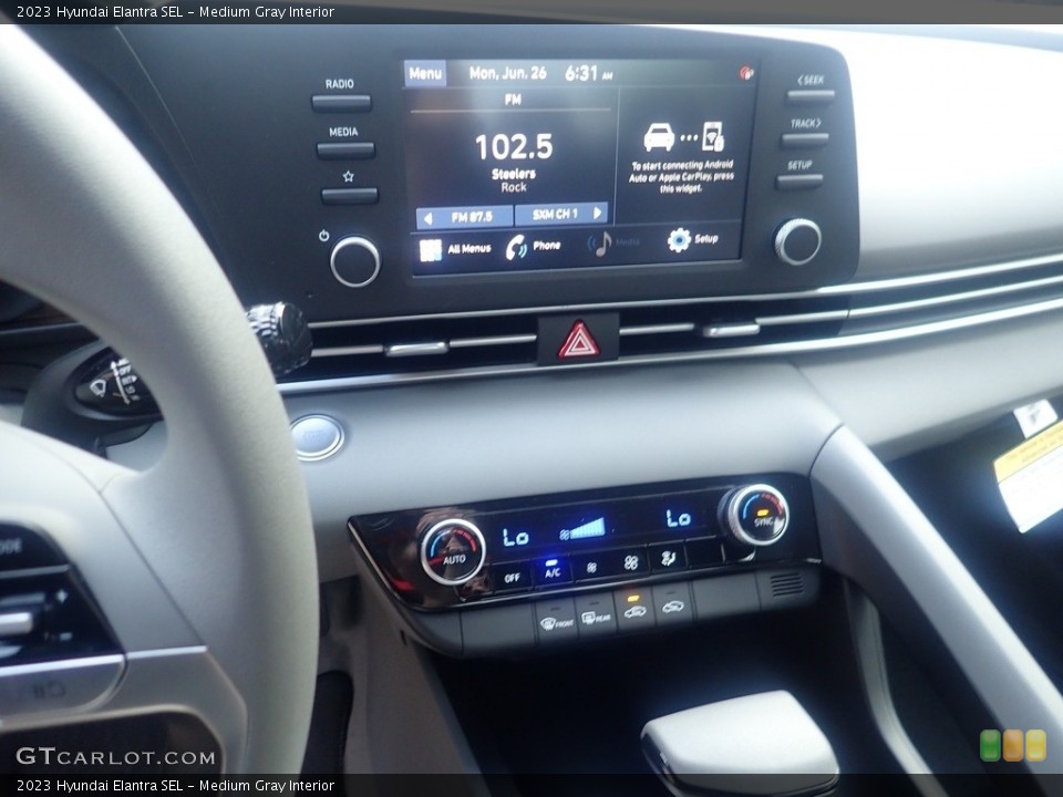 Medium Gray Interior Controls for the 2023 Hyundai Elantra SEL #146255565